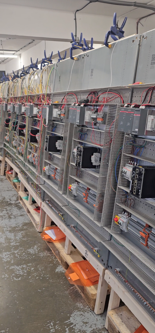A Look Inside the Workshop: 30 New Panels Ready to Support a Sustainable Energy Future!